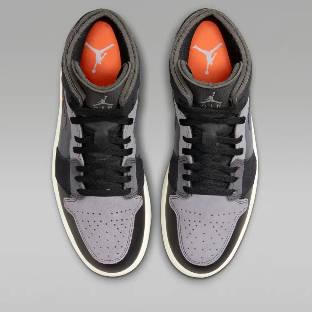Air Jordan 1 Mid SE Craft Inside Out sneaker black and grey 10.5 - Picture 2 of 3